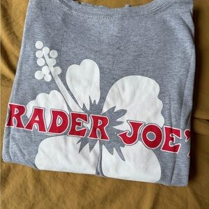 Light Gray Trader Joe's Hibiscus T-Shirt - Medium (soft material)